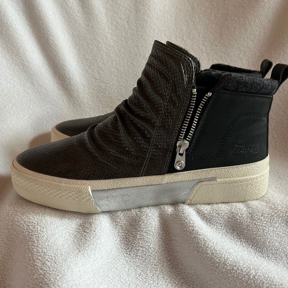 Blowfish Malibu Women's Black Lizard Print Walkabout Sneaker Bootie, Sz 8.5 NWOB - Picture 4 of 12